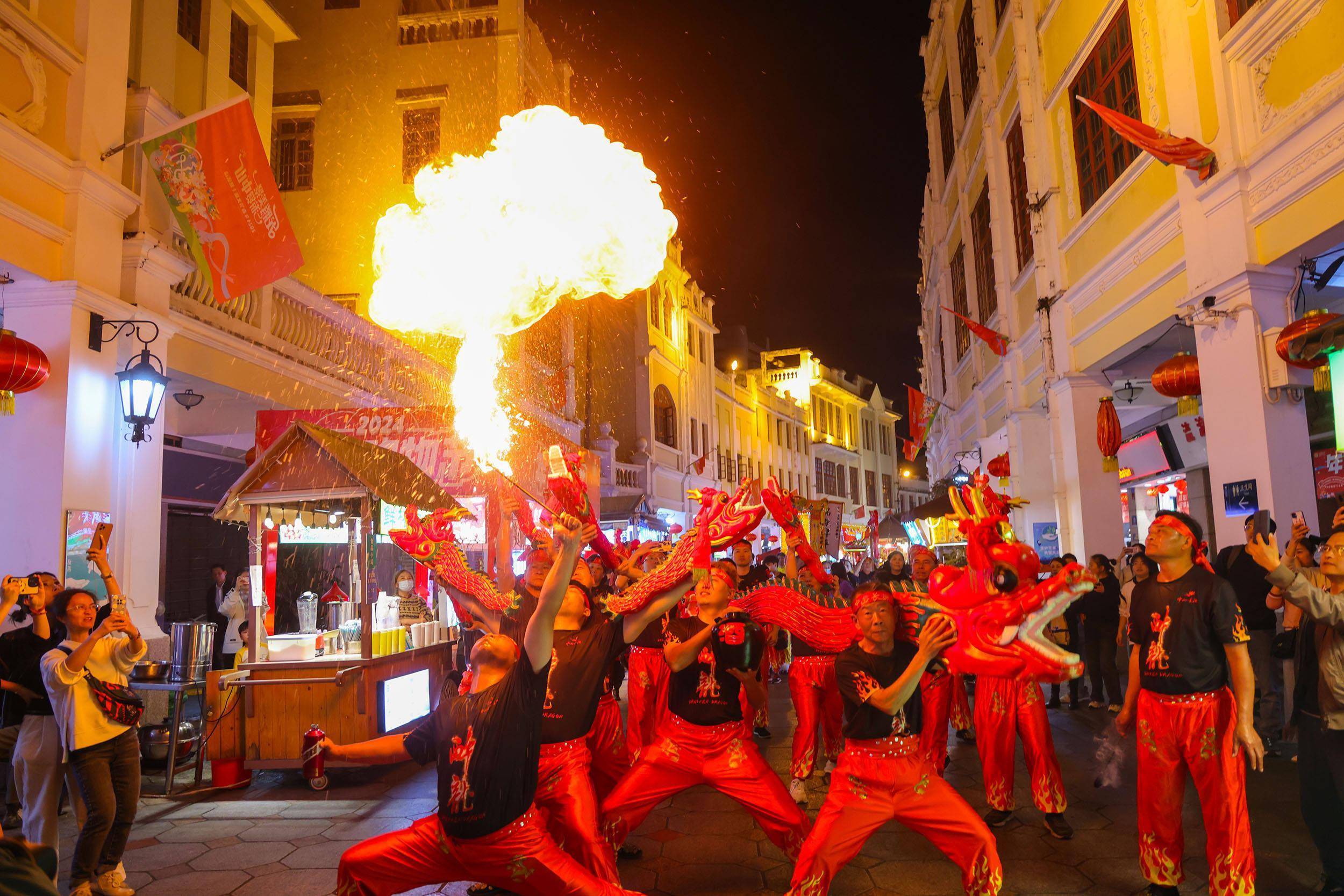 年味浓,人气足,消费旺 春节期间广东共接待游客7606.