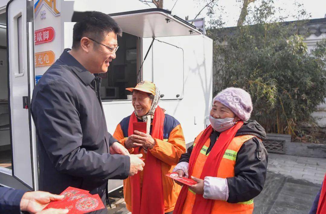 李锋调度春节系列文化活动,看望慰问一线工作人员