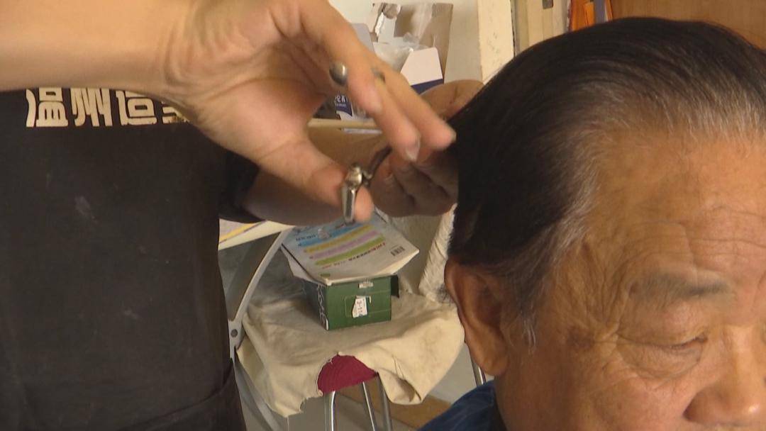 【新春走基层】张富生:"理"出创业路 "剪"出幸福来