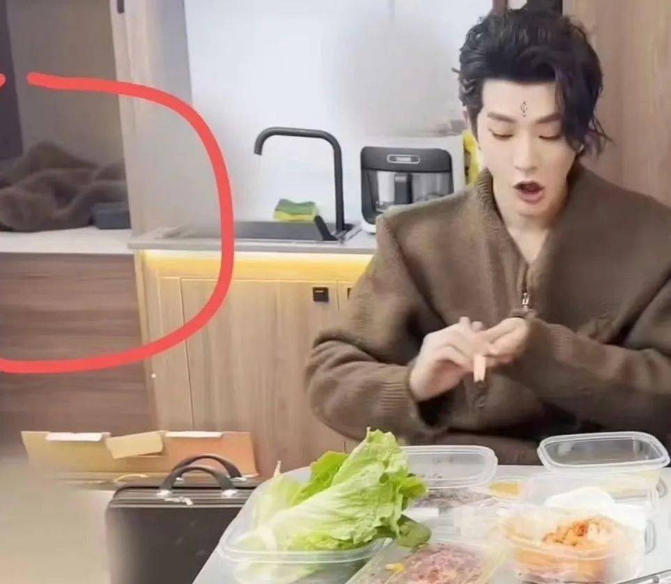 邓为和经纪人同居?薛之谦法制咖?刘德华不扛票房?沈月退圈?_电影_网友