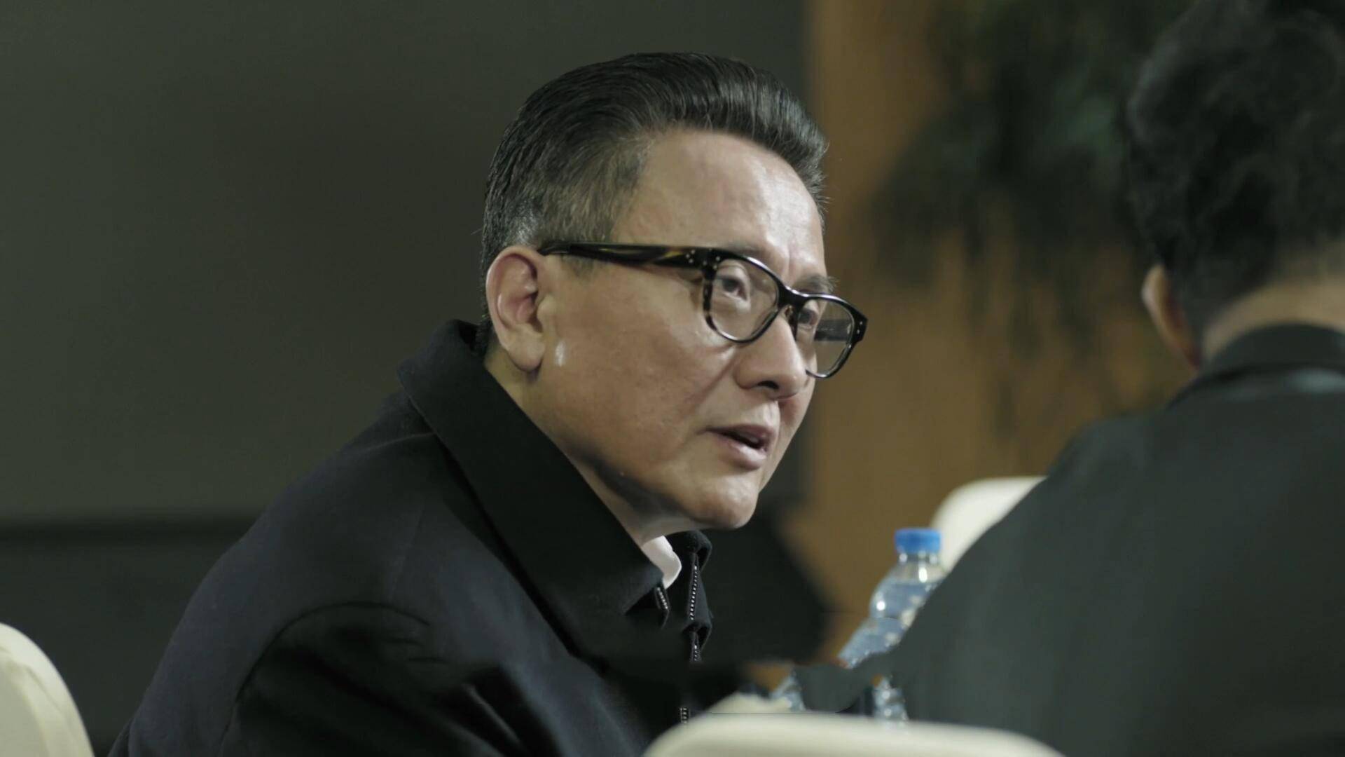 还是省委里面的副书记,属于汉东的三把手,妥妥的权力大佬,这样的干部