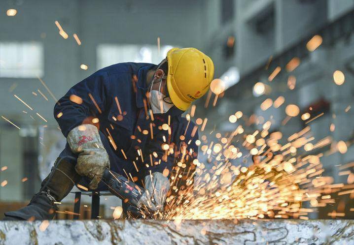 新春复工生产忙_新华社_工人_企业