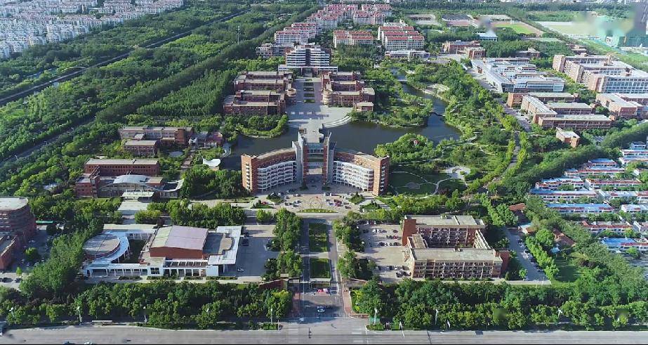 山东航空学院为省属公办本科高校,硕士学位授予单位,坐落于"渤海之滨