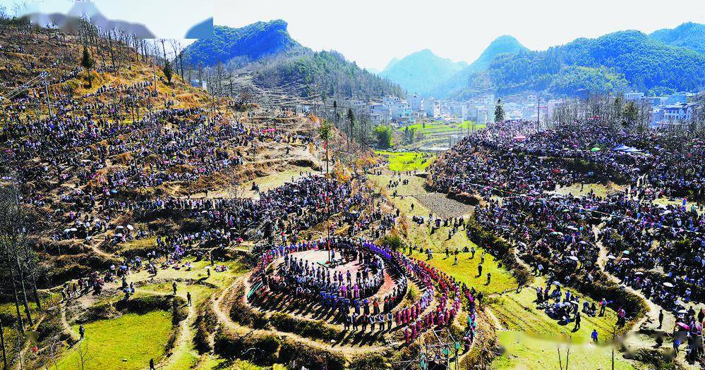 隆林苗族"跳坡节"载歌载舞嗨翻天_活动_民族_同胞