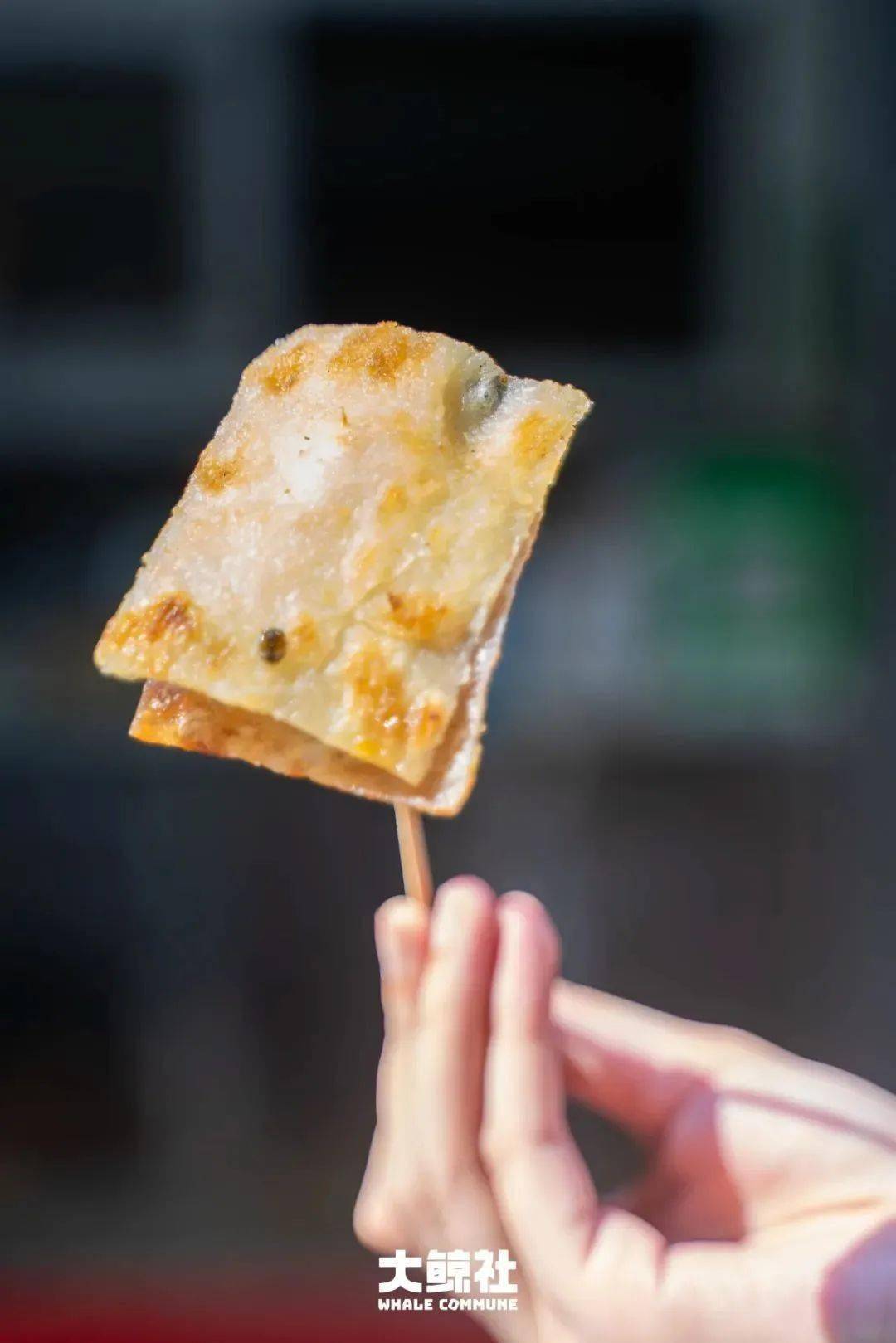 千层饼油炸馄饨从五三路交叉口的刘老五到中山路交叉口的老四卤味每天