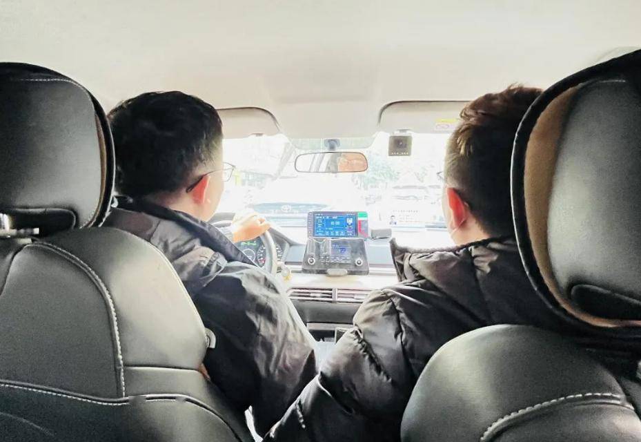 的哥黄成坤:出租车里传递城市温暖