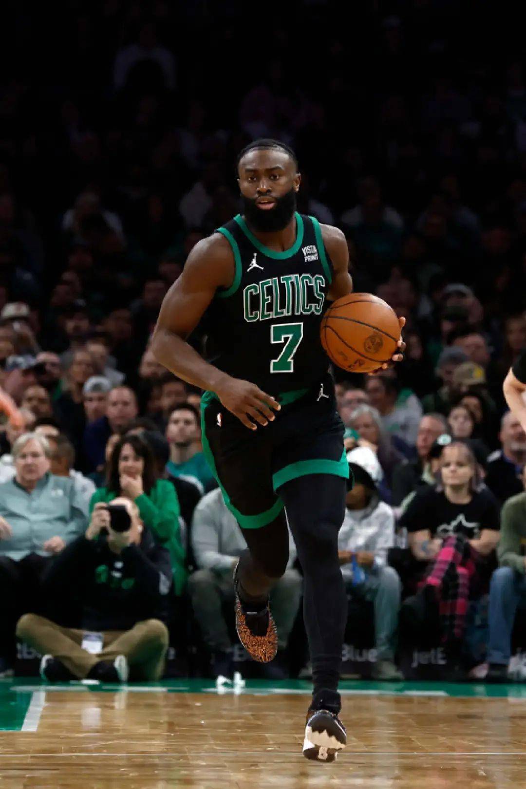 安踏又要动手了?这次是三亿先生……_布朗_欧文_球鞋