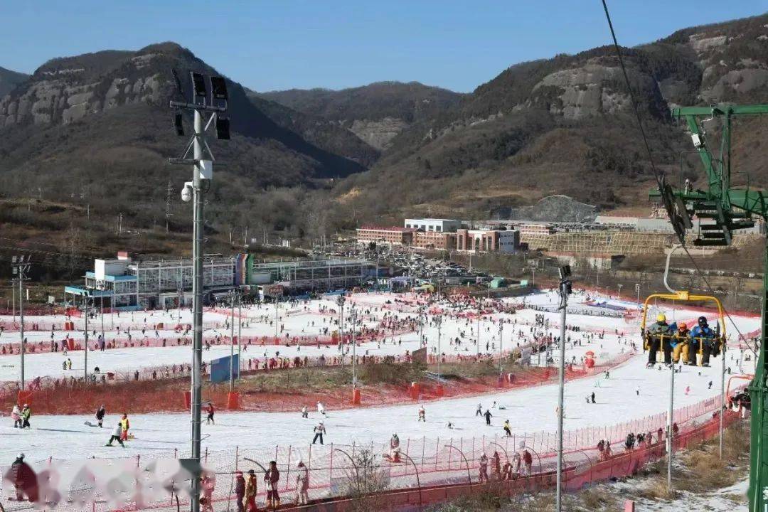 适合各类滑雪大神和菜鸟小白多元化雪道共计12条雪层平均厚度65公分雪