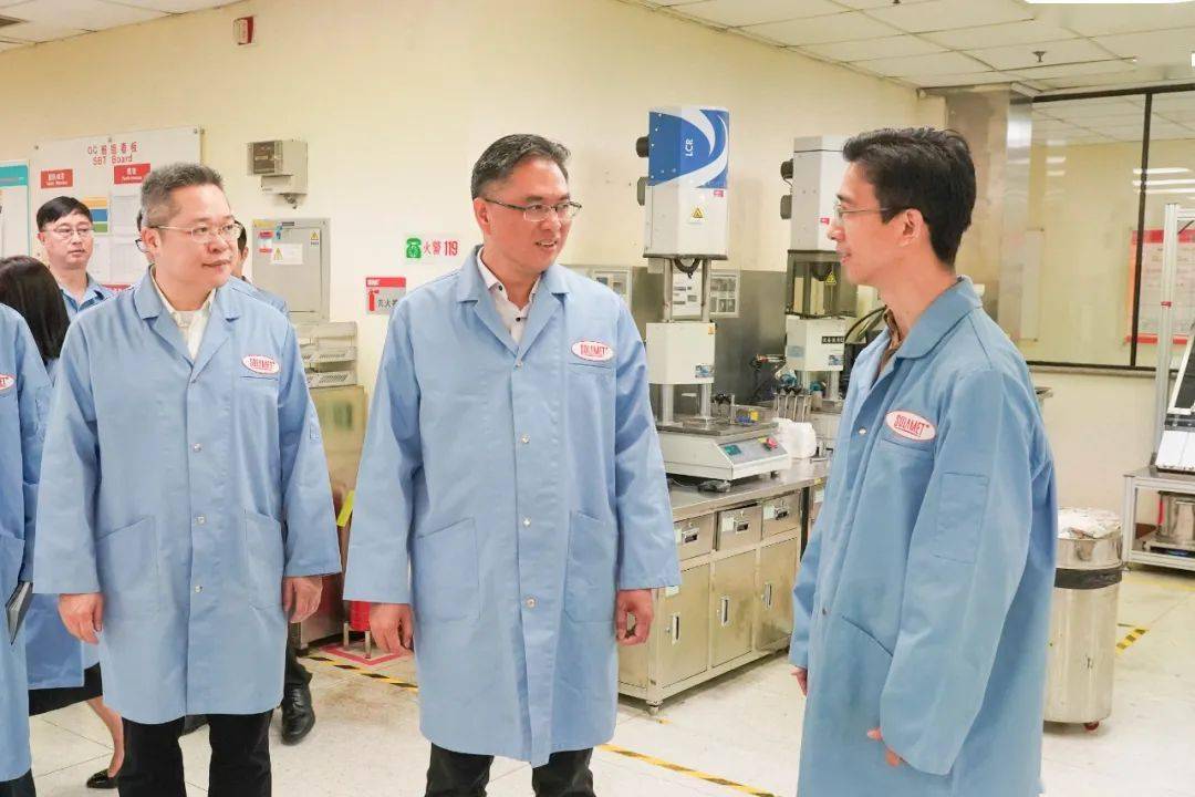 调研组先后走访了东莞南城新科磁电制品有限公司,东莞索特电子材料