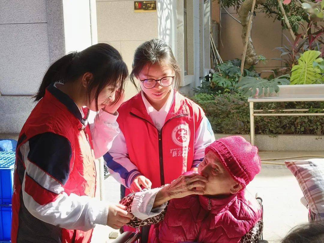 "共享欢乐·携手前行"2023年度新会东方红中学服务总结_进校园_项目