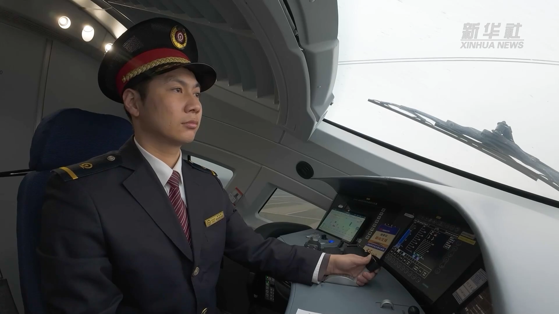 新春走基层|高铁"金牌司机"的春运小团圆