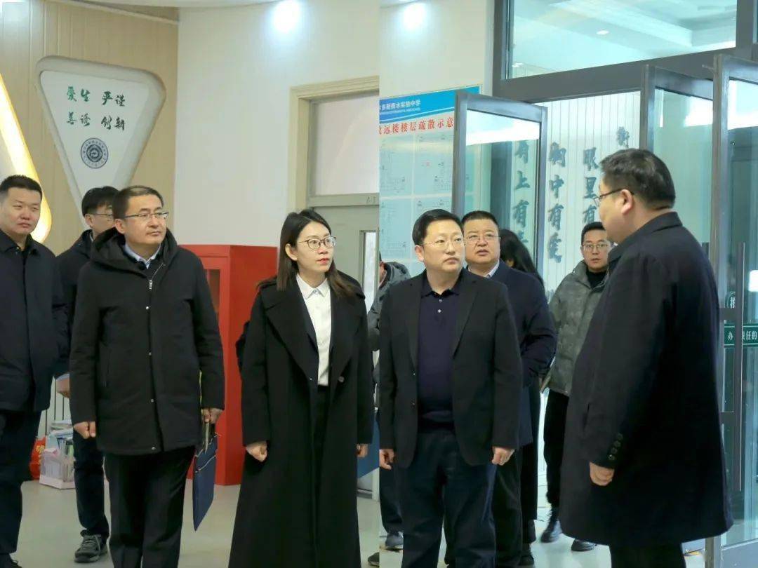 要闻】杨云深入鄂尔多斯衡水实验中学慰问一线教师_办学_教育_东胜区