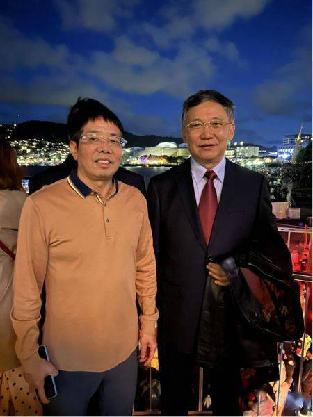 聂茂:骑着白云去团拜_新西兰_王小龙_周惠斌