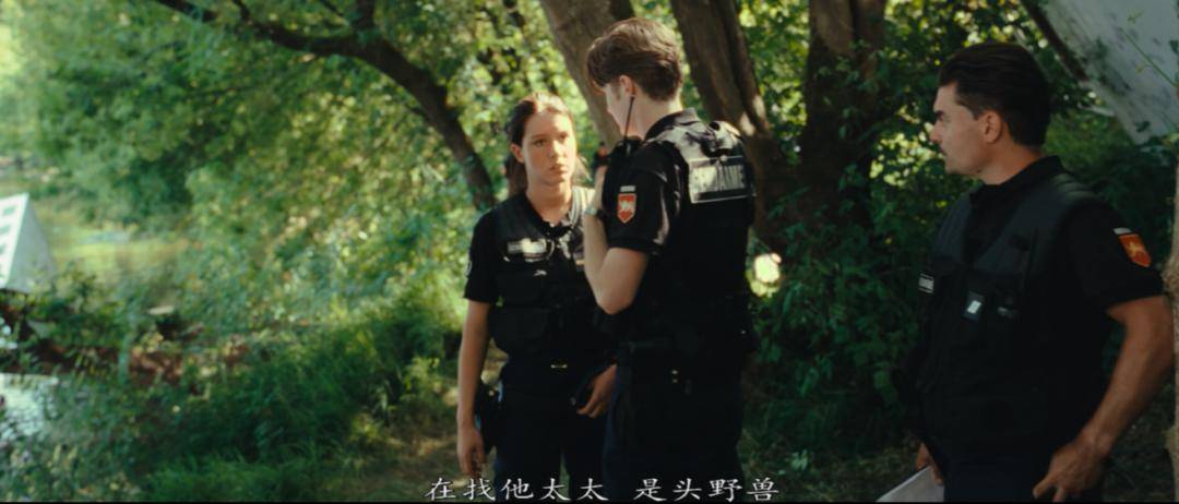 这些被隔离的兽人,和《第九区》中的外星人,《x战警》中的超能力者异