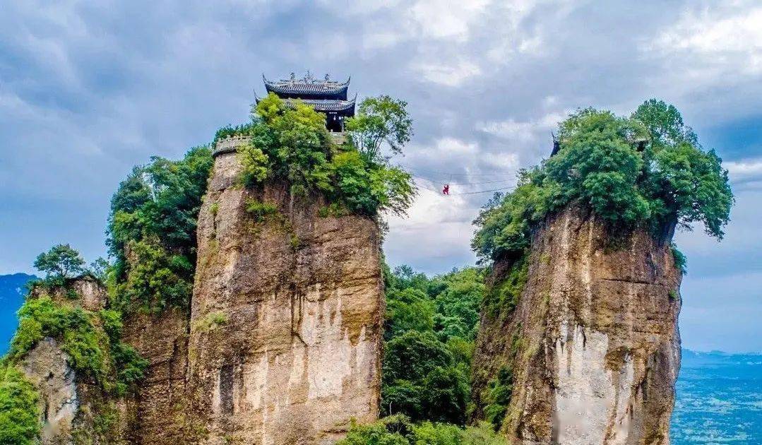 窦圌山景区王右木纪念园蜗牛部落假日公园中华洞天佛爷洞青林口古镇风
