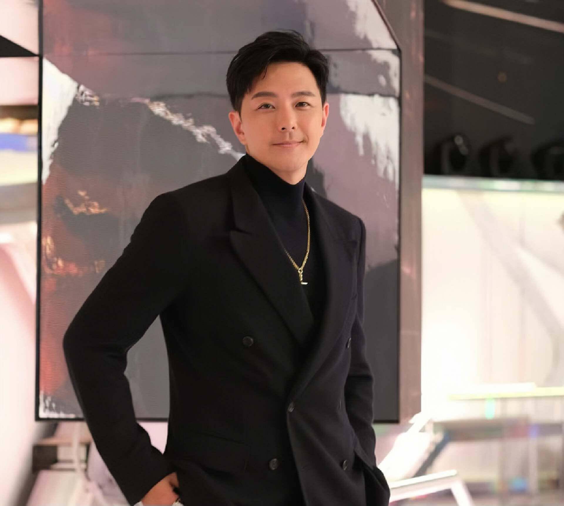 tvb女星黄翠如结婚六年,仍无生育计划,与老公萧正楠恩爱如初_夫妻俩