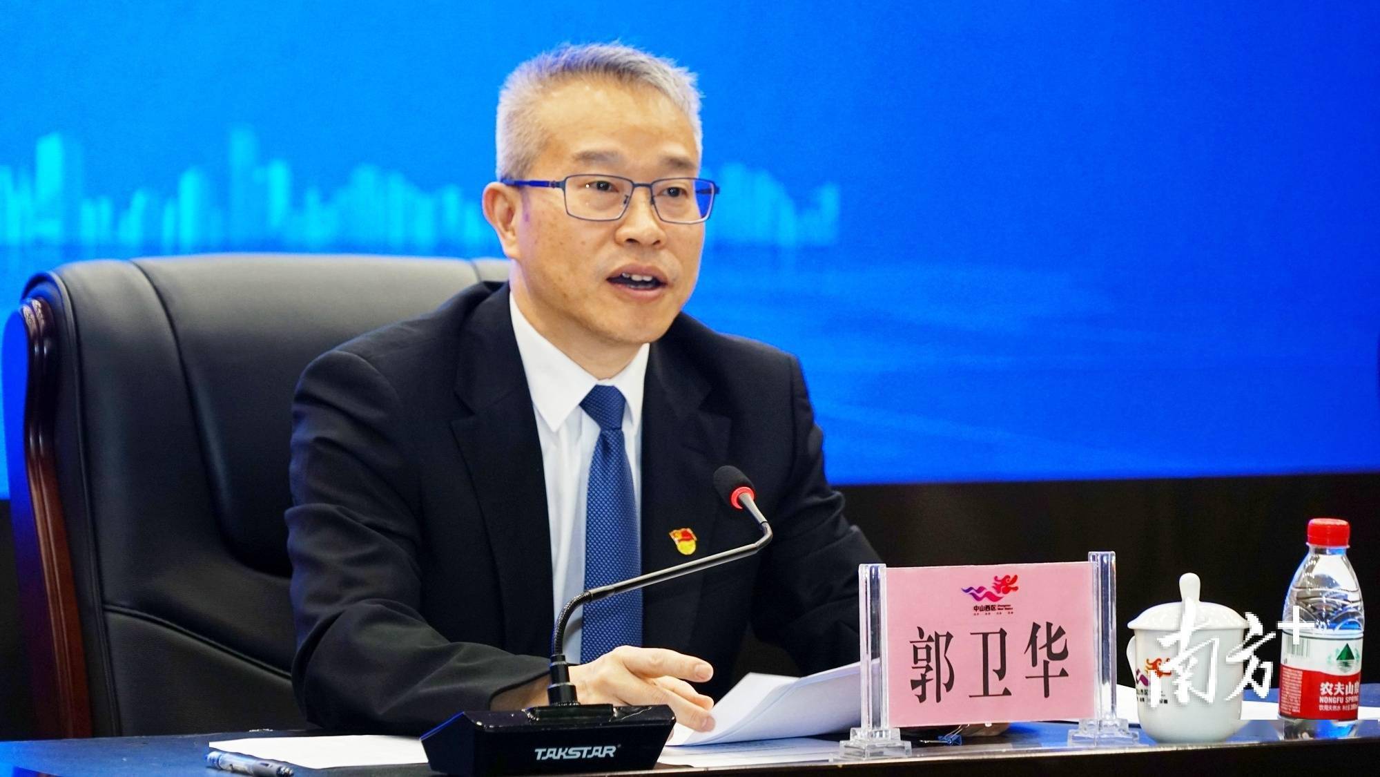 "郭卫华强调,西区街道上下必须对标先进,比学赶超,全身心投入新一年