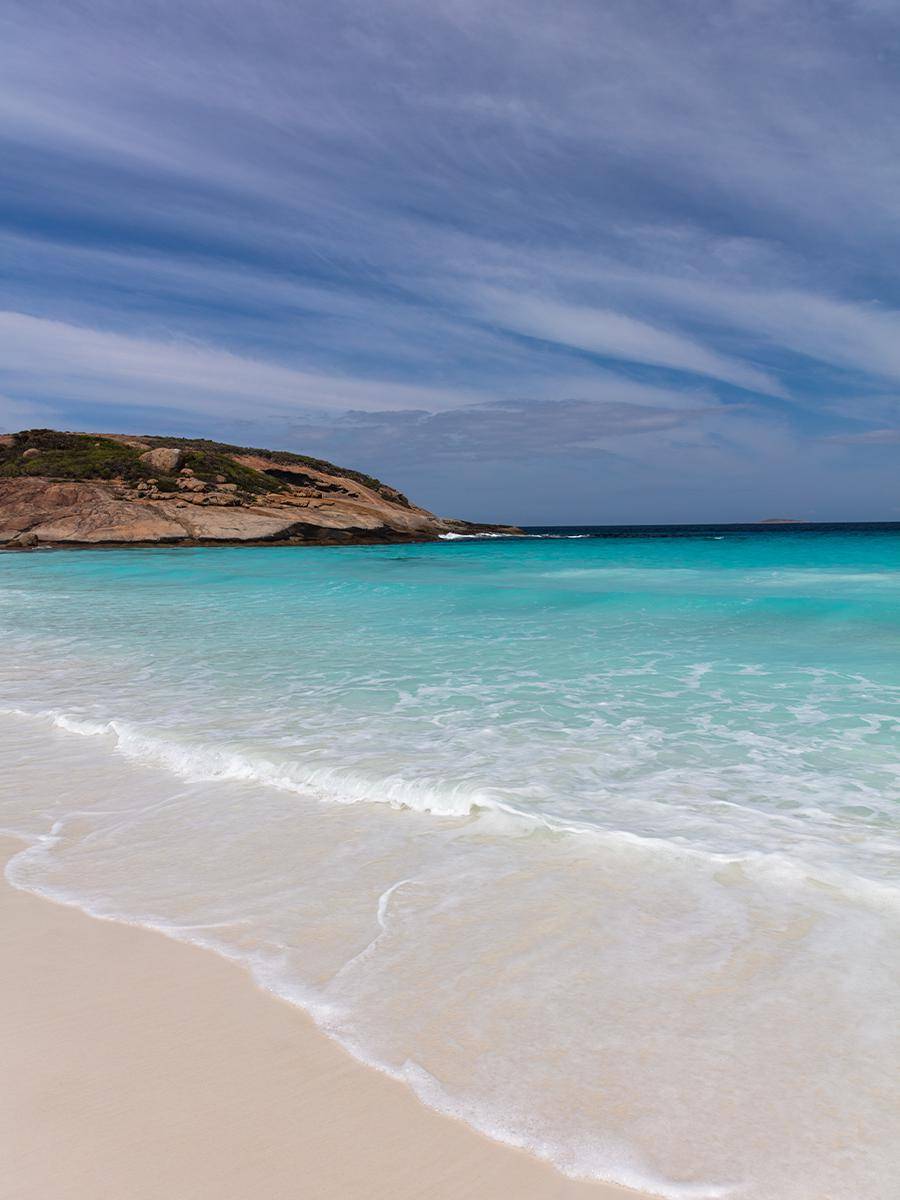 图 / 08 tourism western australia幸运湾(lucky bay)的白沙滩上常