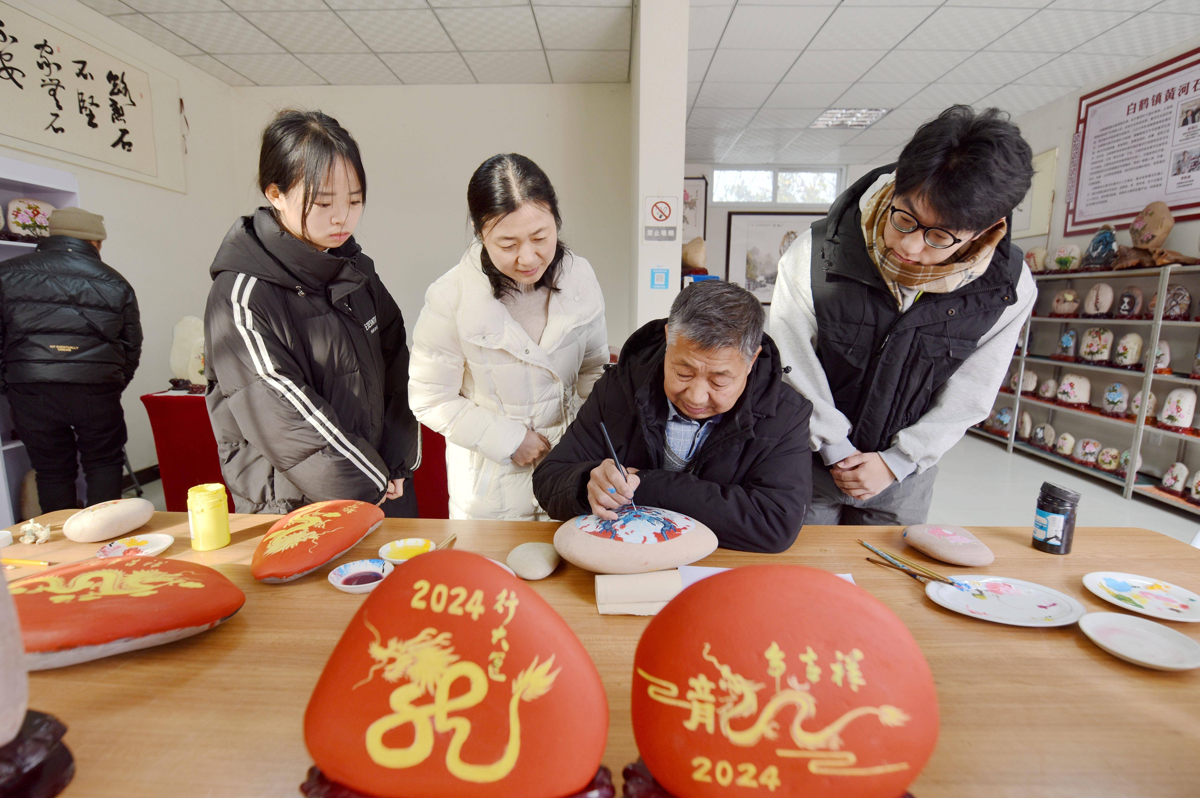 近日,在被誉为"黄河石画第一镇"的洛阳市孟津区白鹤镇大河古都文化园