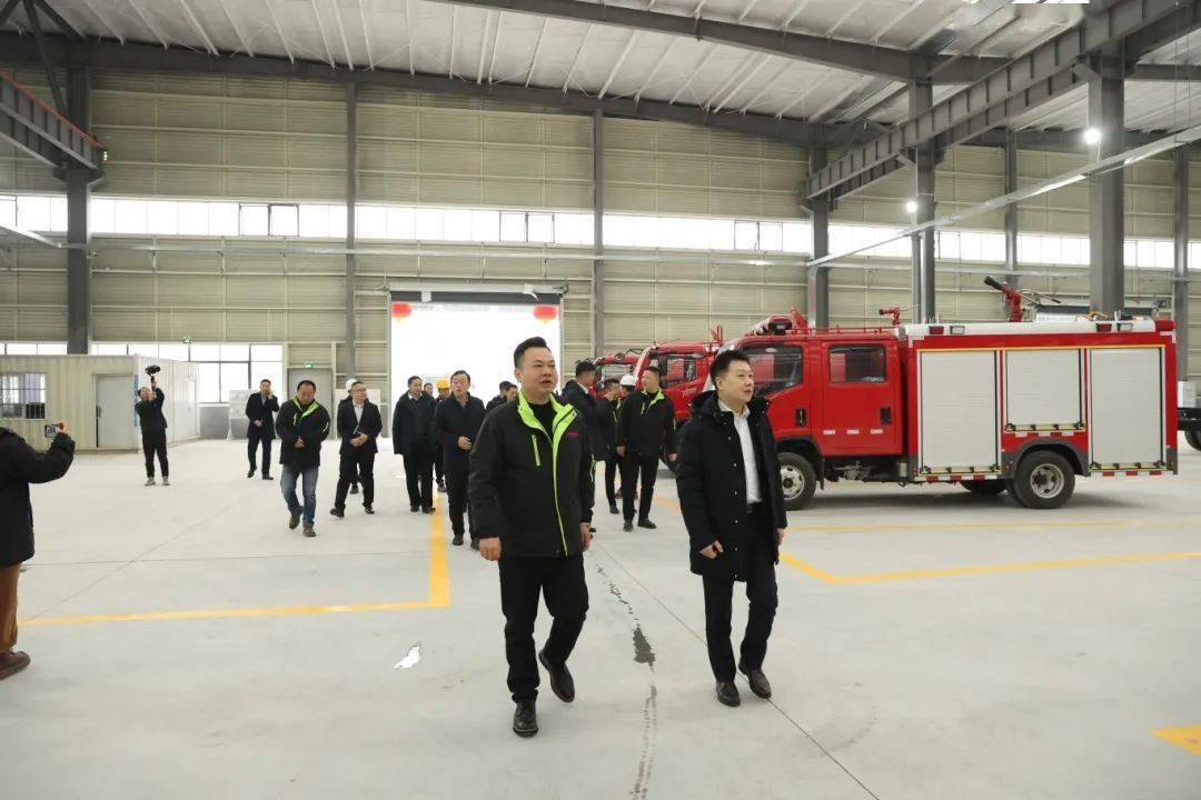 袁建军,瑞沃营销公司总经理王海军等12位事业部领导共同前往湖北盈通