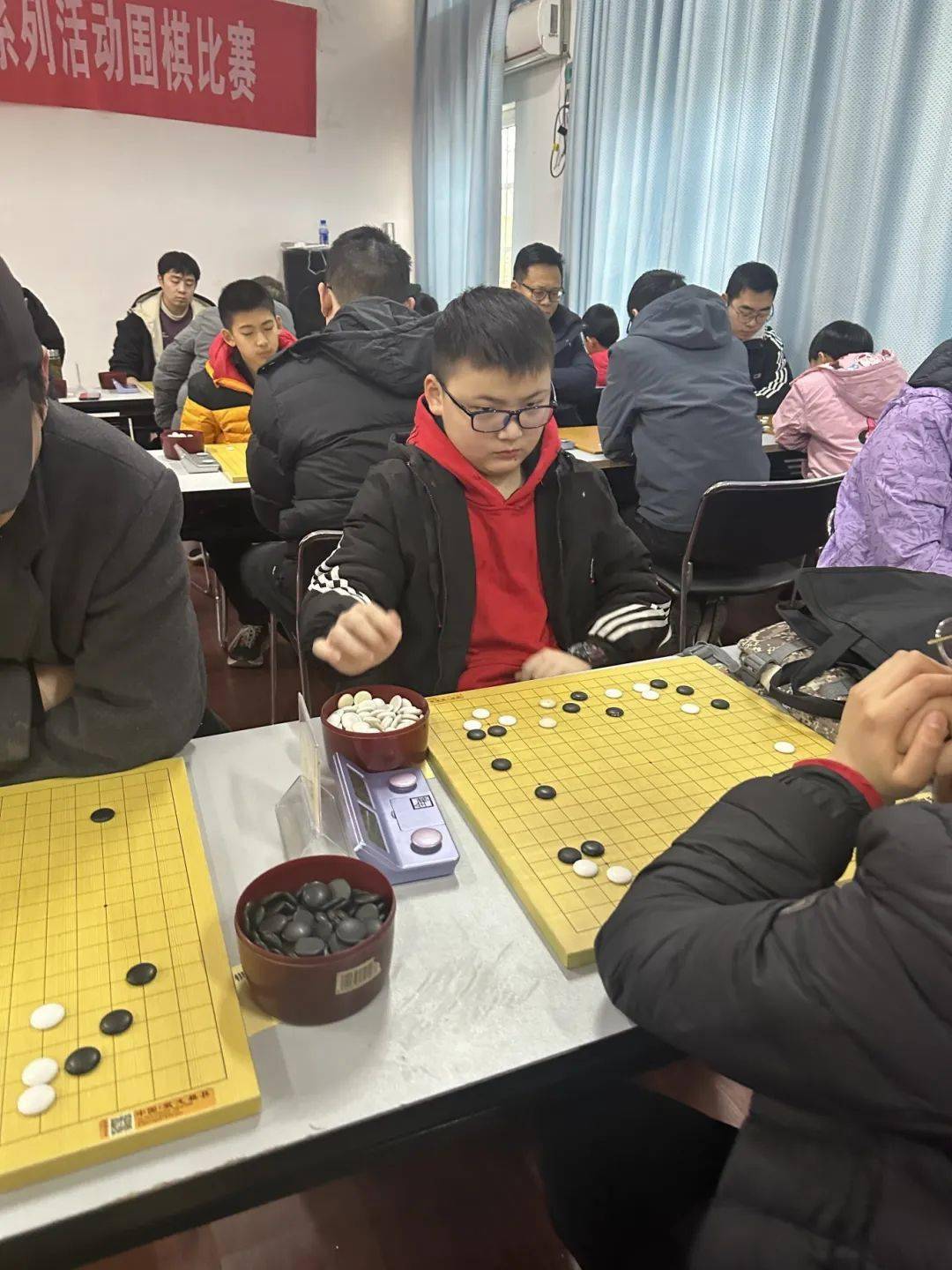 百余棋手齐聚煤矿棋院,2024年平顶山市"庆新春"全民健身大拜年围棋