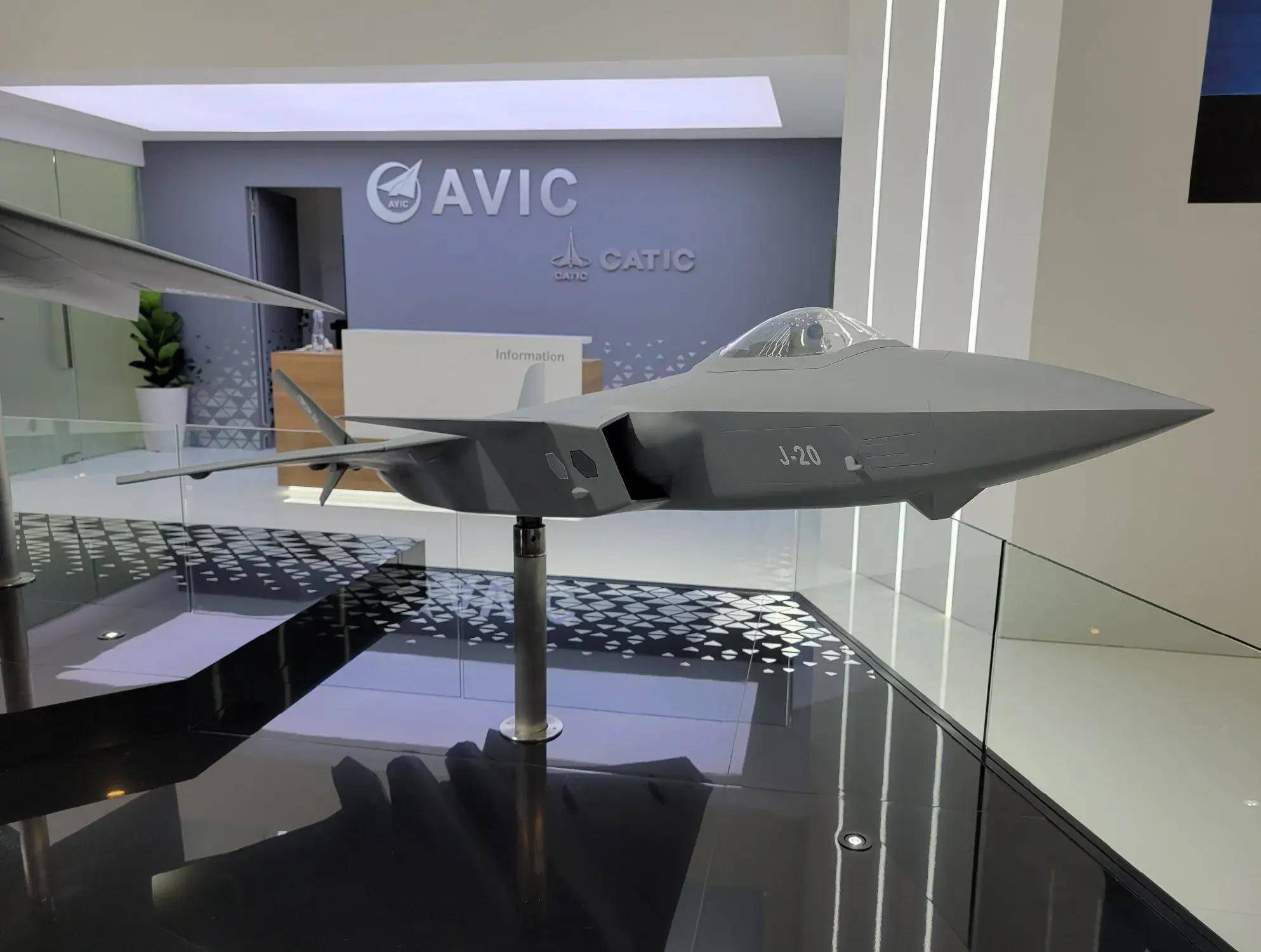 有些高技术装备的展出并不代表可以对外出口,在去年的巴黎航展上歼-20