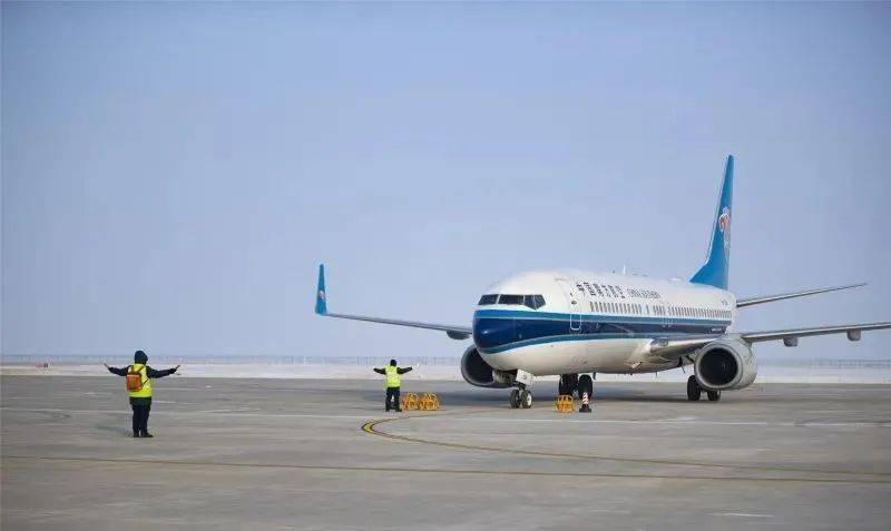 明年新疆将基本实现县县通高速_机场_铁路_建设