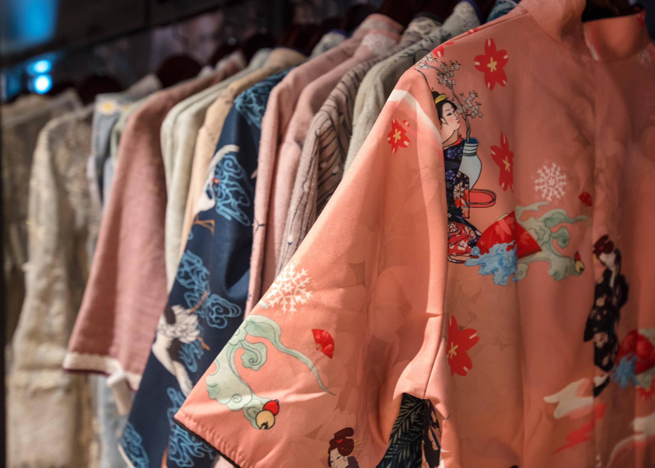 马面裙正当红,泼天富贵轮到汉服了吗