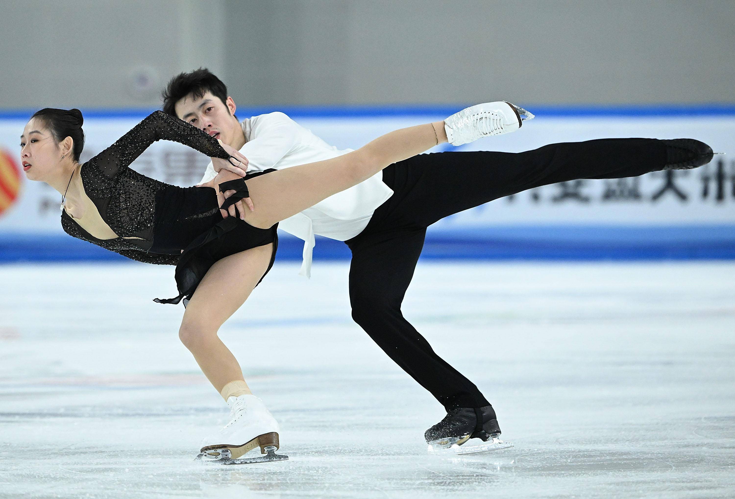 全冬会花样滑冰公开组团体赛双人滑自由滑赛况