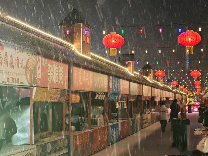 泉城风雪夜里摆摊人,为了生计更为守住那份烟火气_邵师傅_摊位_大爷