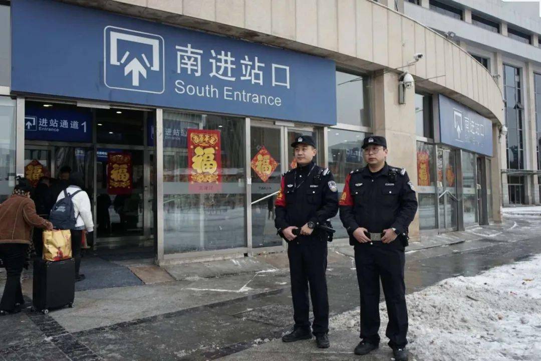 雪后,天津公安的"朋友圈"_路面_雪天_巡逻