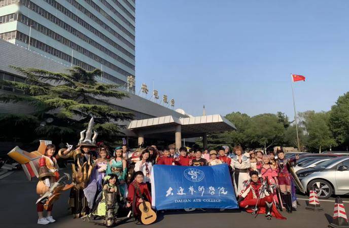 戏剧影视与传媒学院拥有专业教室63 间;标准化机房 3个;专业演播厅2个