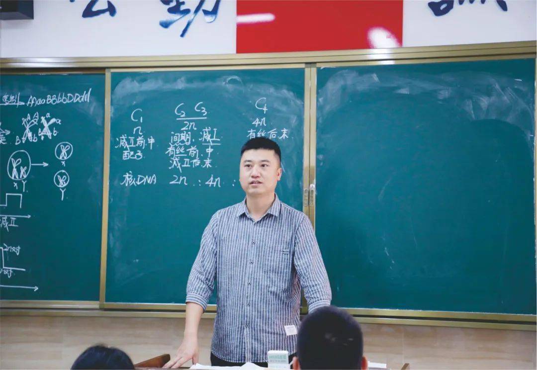 【优秀班主任风采】王瑜:一个以卓越教育能力赢得广泛尊敬的生物老师