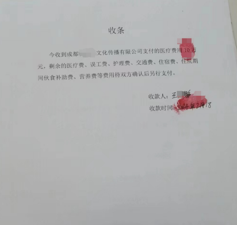 "伤身"的瑜伽馆:女子被教练压断腿,有人维权反遭起诉