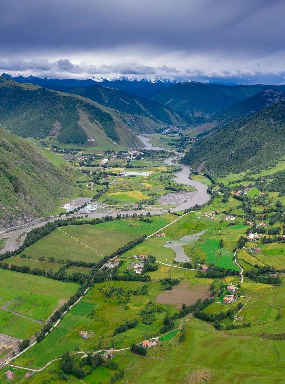 海拔最高的小镇是四川进入西藏的最后一个城镇它是让仓央嘉措魂牵梦绕