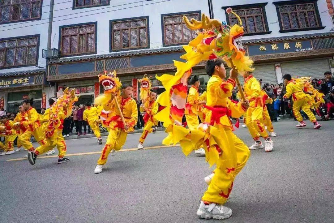 三节龙,湖南板板龙灯四川泸州雨坛彩龙,辽宁金州龙舞有重庆铜梁龙舞