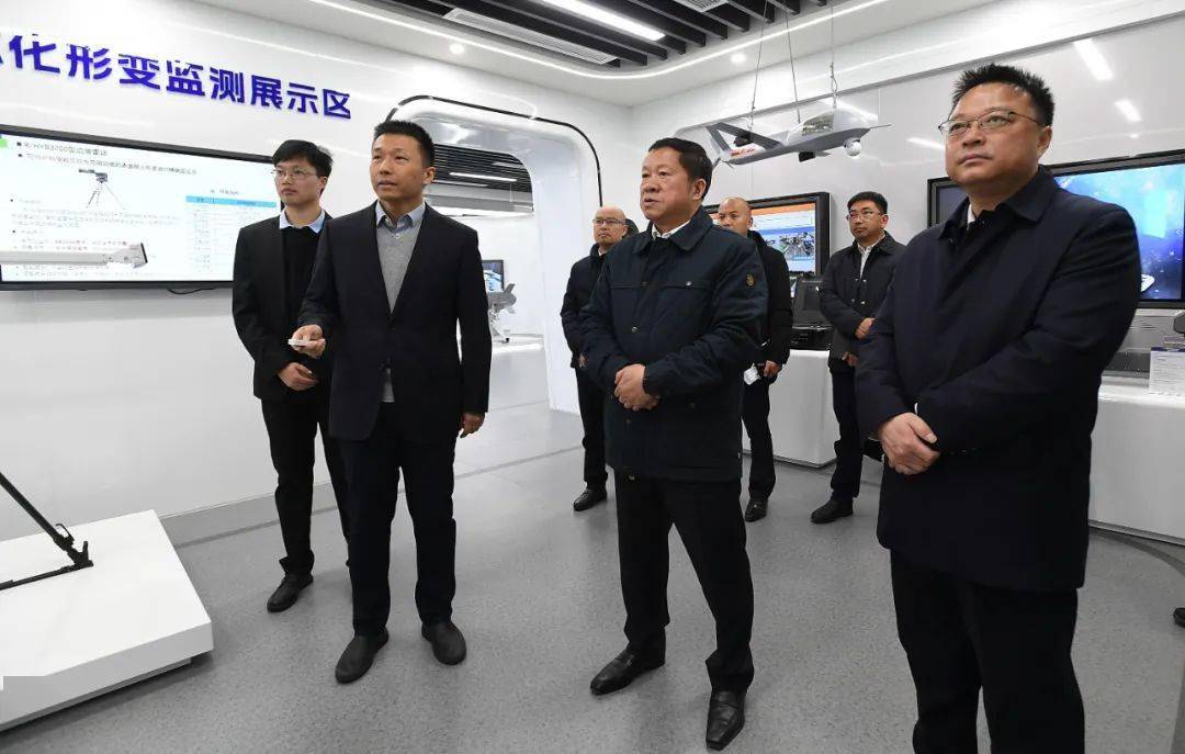 四川天府新区党工委副书记潘勇参加.