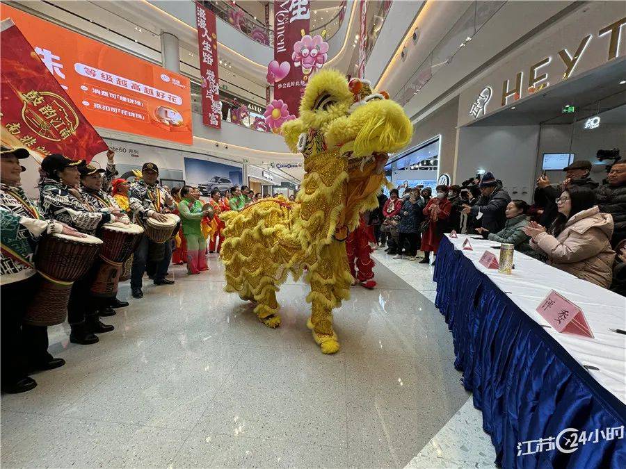 江苏24小时|南京:夫子庙灯彩璀璨游人如织_摄影_上线_活动