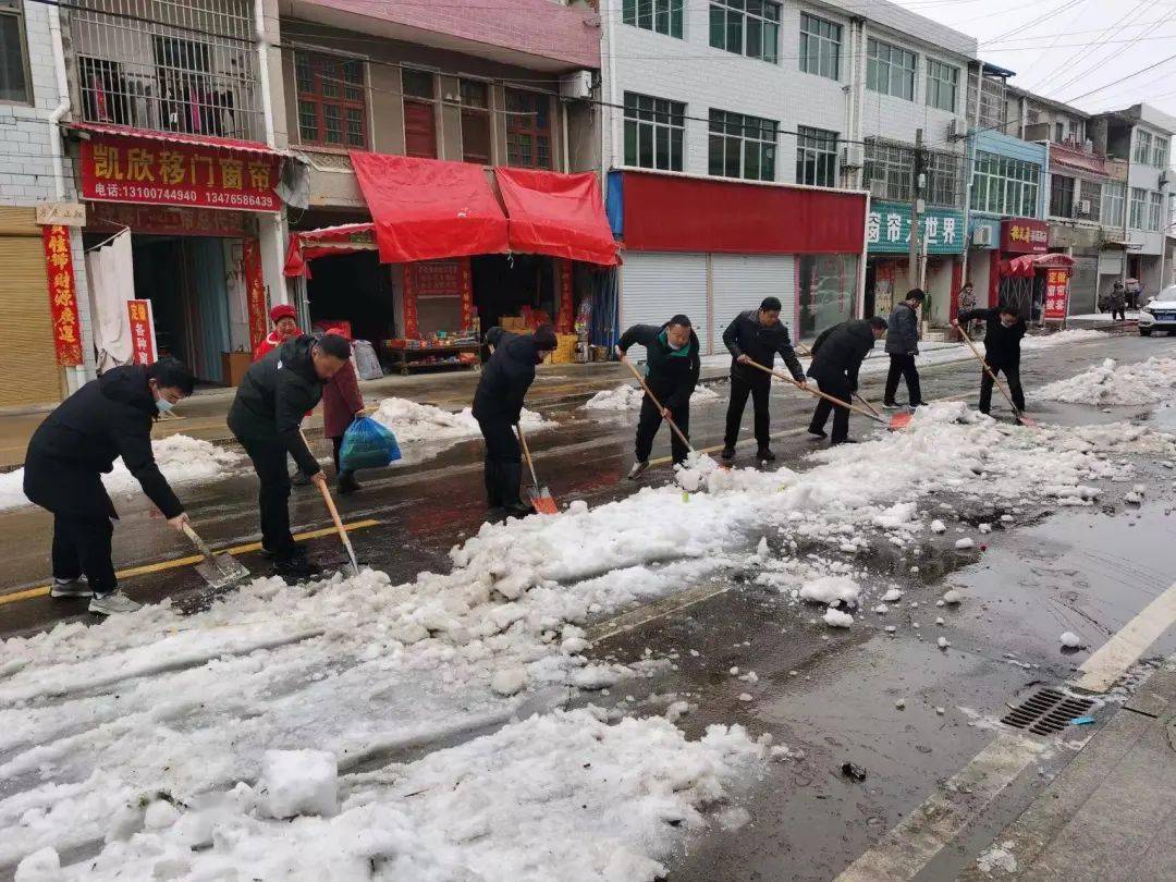 8但店镇9贾庙乡10杜皮乡经过接续奋战,路面积雪和冰块被有效清除到