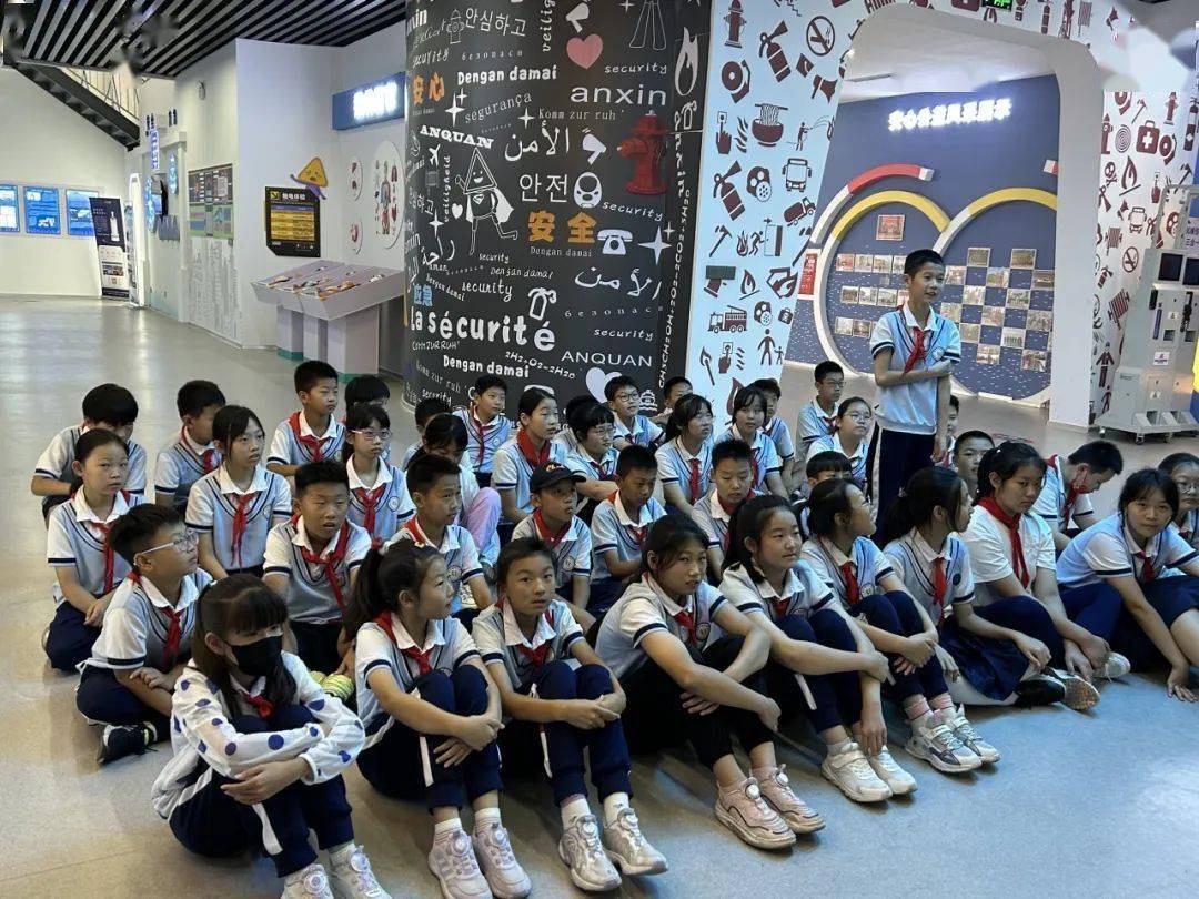 奋楫逐梦——青岛宜阳路小学六年级四班班级风采展示_球星_称号_活动