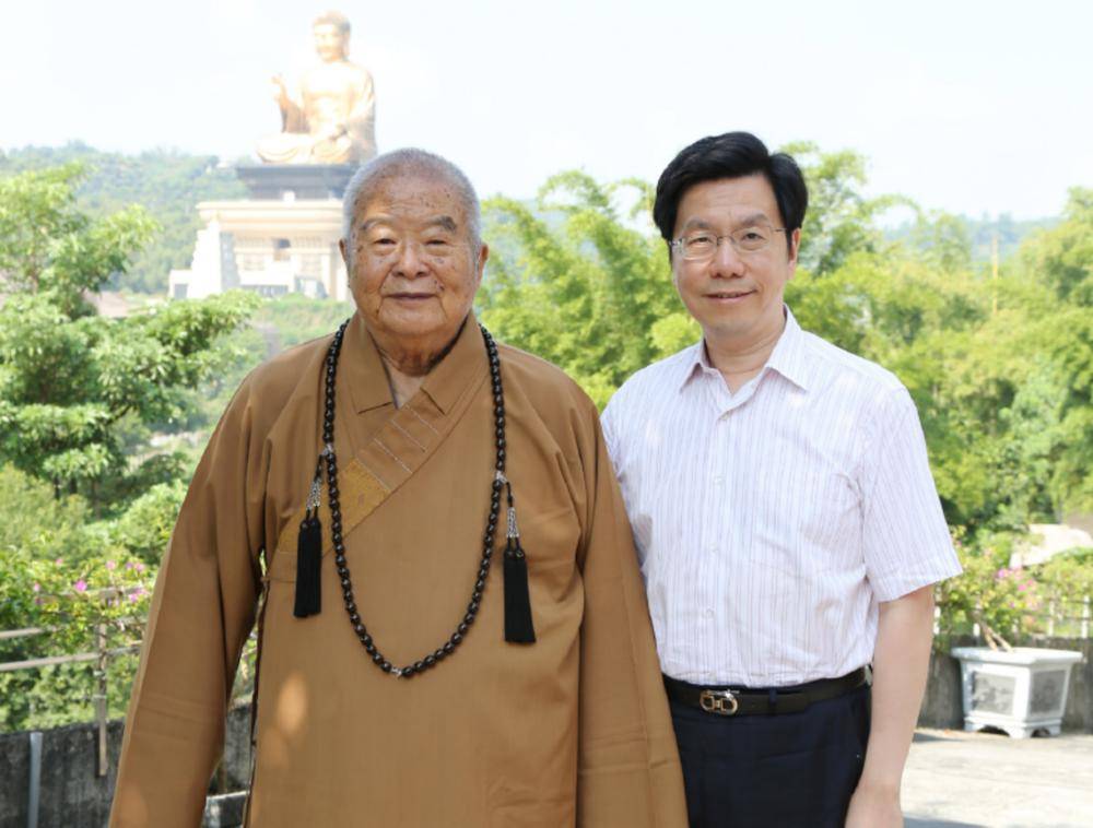 月,3亿人朋友圈被他刷屏:撑不下去的时候,就看看他_星云_李开复_人生