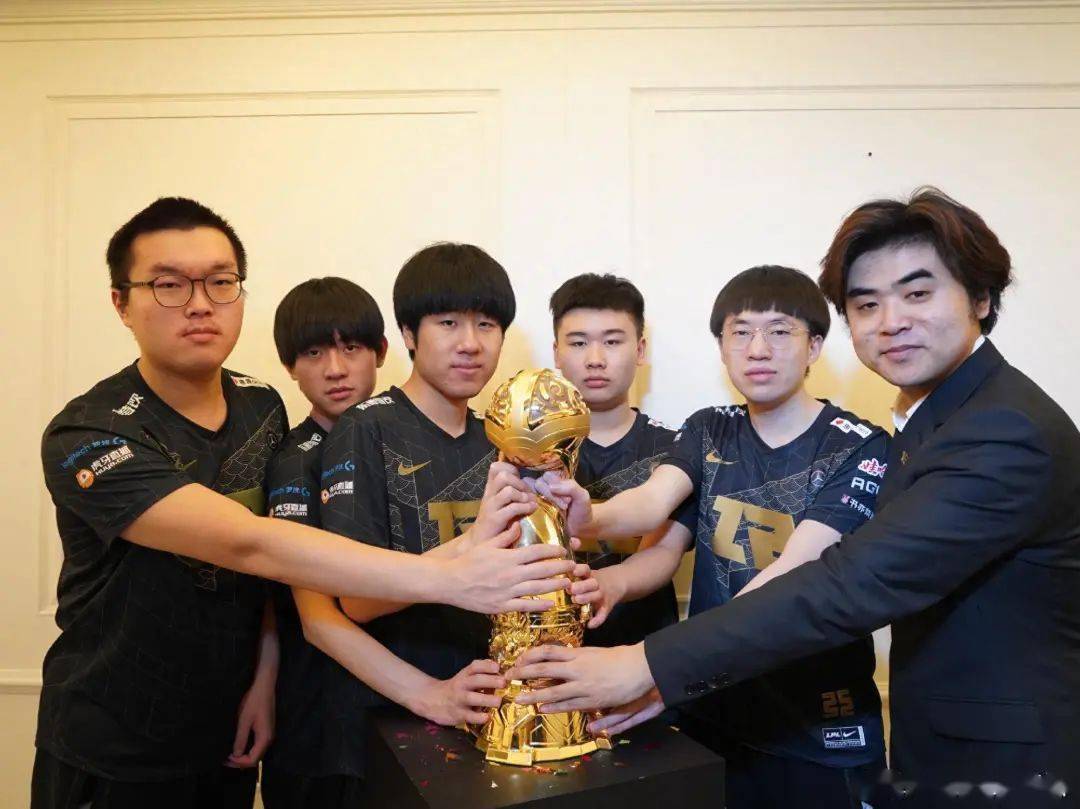 rng三连败跌到第十三名,爆料朱开回归担任主教练_比赛_队伍_直播