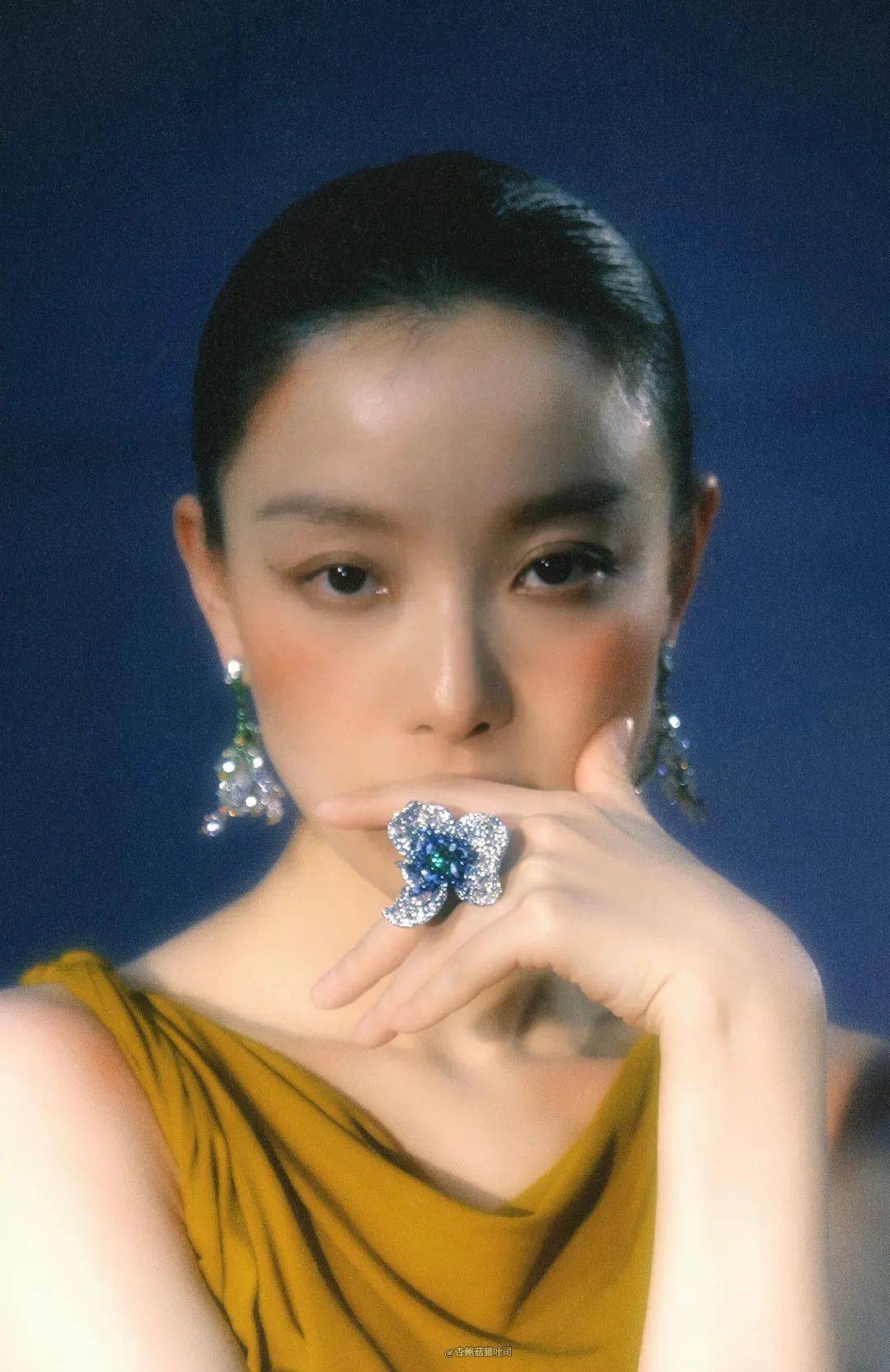 美貌翻倍!贴头皮的倪妮火了,神仙衣品全网追