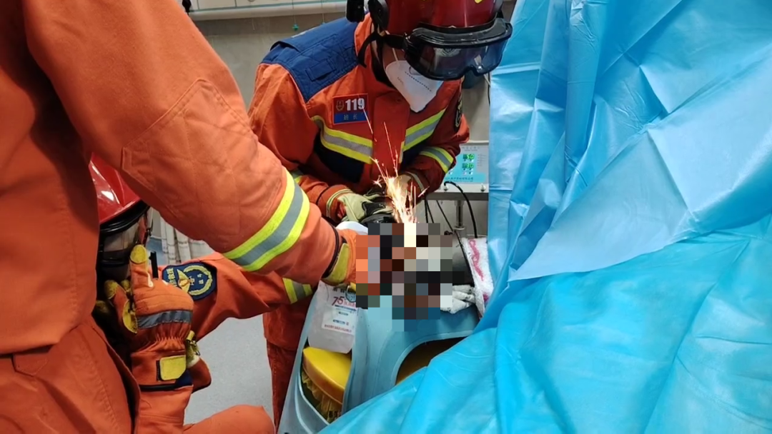 男子手卡绞肉机,遵义消防紧急营救!_救援_进行_习水县
