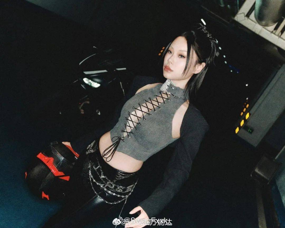 此前,低调组合的张馨月,《大嘻哈时代2》的导师蔡诗芸也在微博平台