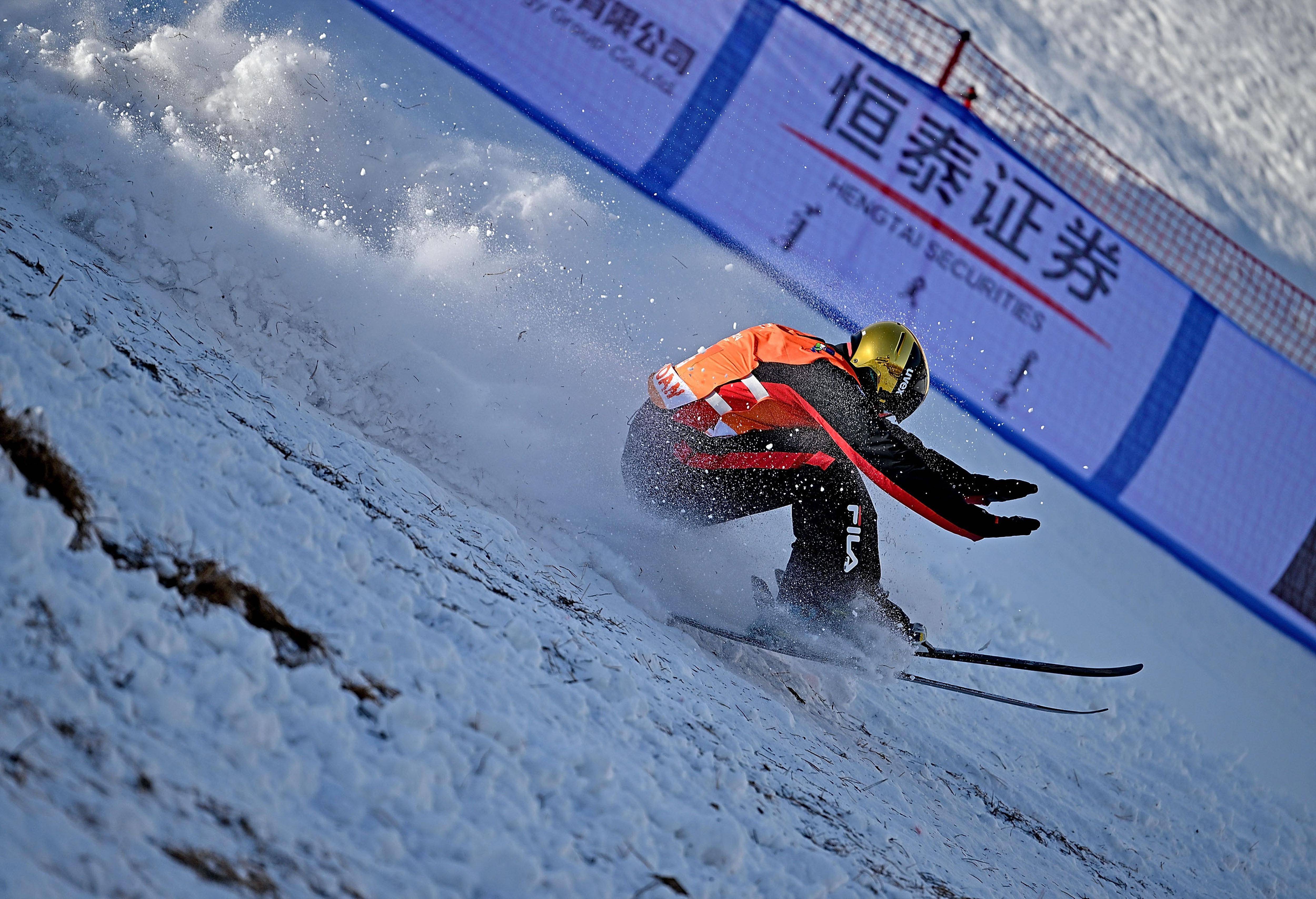 滑雪王龙笙图片