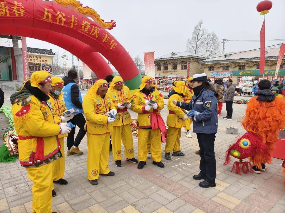互助交警走进丹麻镇让群众把"安全"带回家_农村_宣传_活动