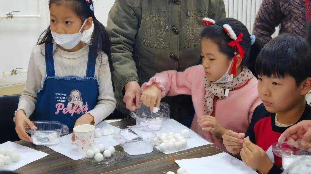纯正里社区将继续做好丰富青少年课余文化生活工作,通过丰富多彩的