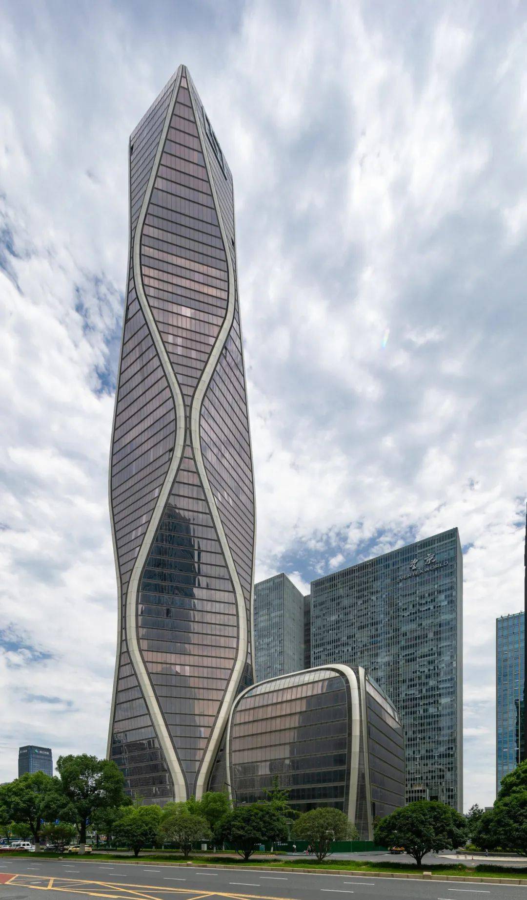 水纹起伏,形如潮涌——亚厦望朝中心幕墙工程_杭州_建筑_进行