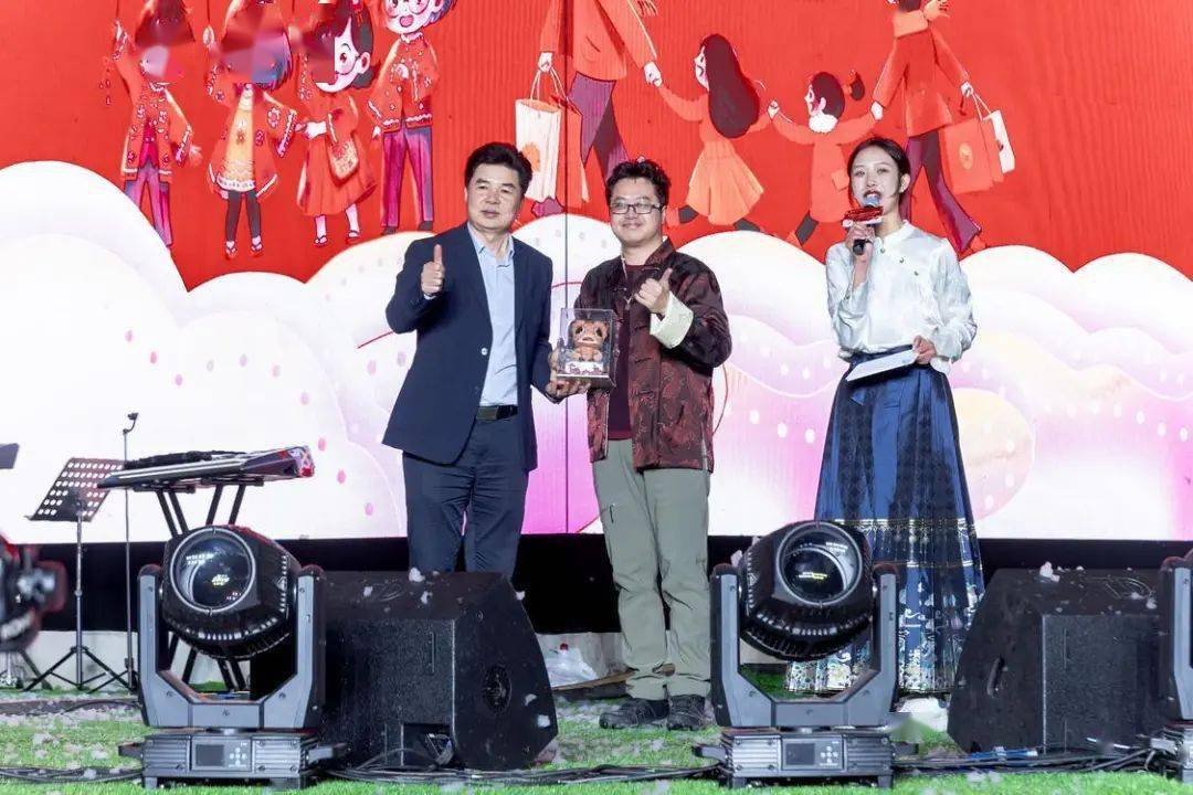 龙伟杰作为佛山新闻传媒中心924频道超人气dj,圈粉无数,这次不遗余力